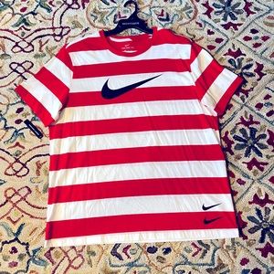 NWT NIKI 2x womens T